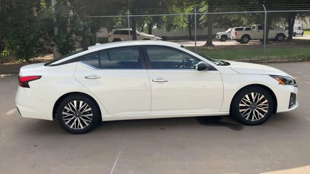 Thumbnail: 2025 Nissan Altima - 9