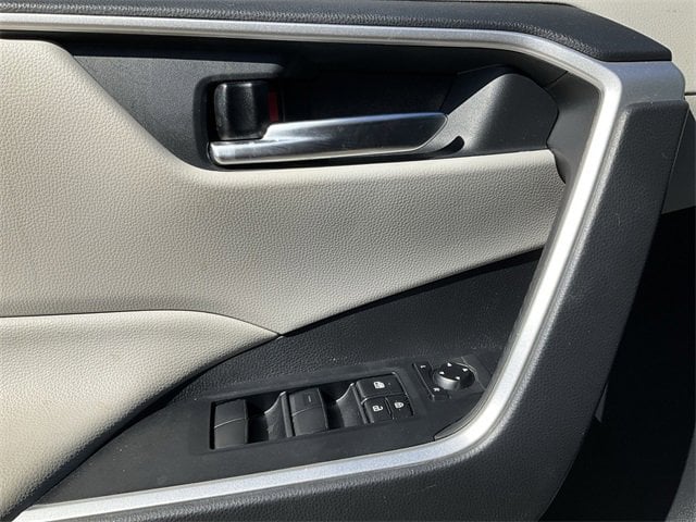 Thumbnail: 2020 Toyota RAV4 - 11