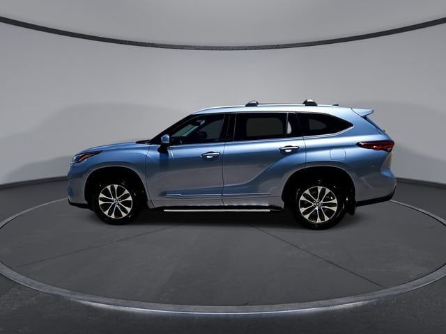 Thumbnail: 2022 Toyota Highlander - 4