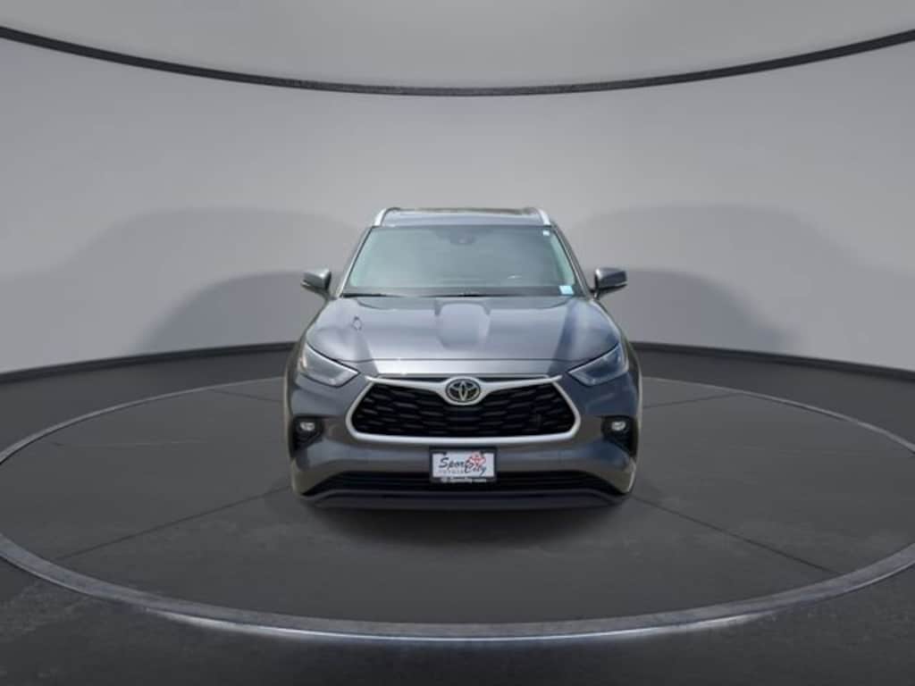 Used 2022 Toyota Highlander XLE SUV
