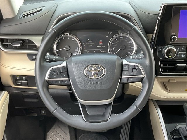 Thumbnail: 2023 Toyota Highlander - 20