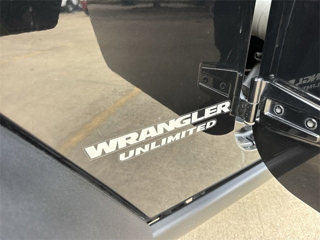 Thumbnail: 2010 Jeep Wrangler - 11