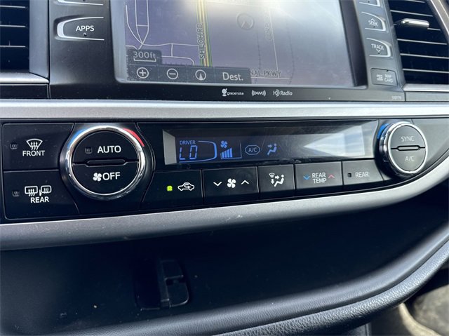 Thumbnail: 2018 Toyota Highlander - 23