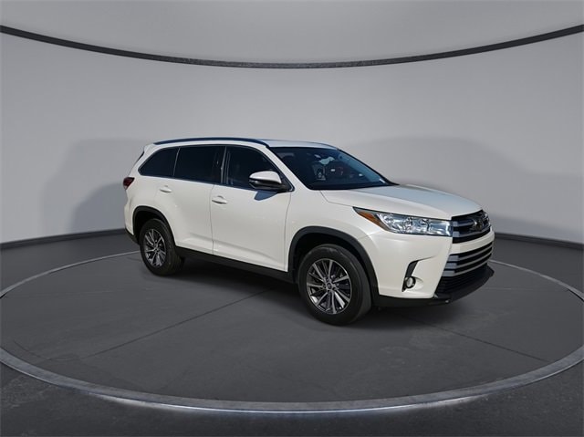 Used 2019 Toyota Highlander XLE with VIN 5TDKZRFH4KS551595 for sale in Dallas, TX