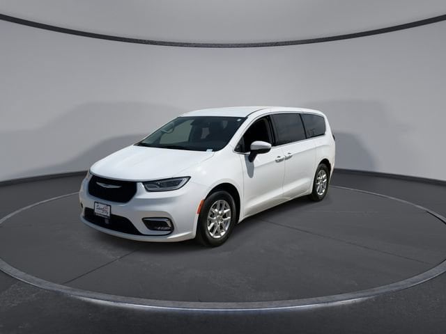 Thumbnail: 2023 Chrysler Pacifica - 4