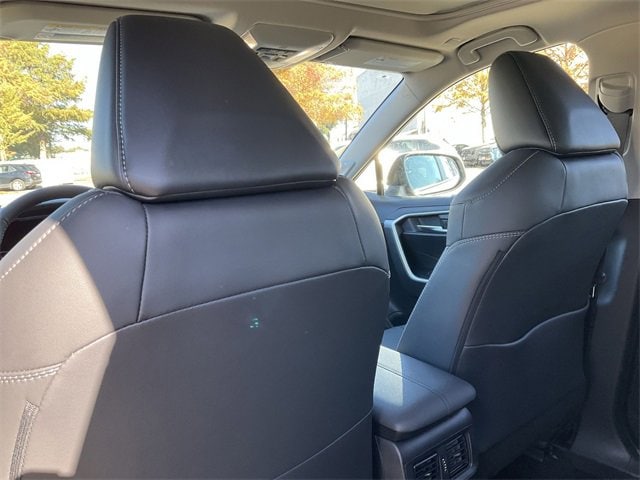 Thumbnail: 2025 Toyota RAV4 - 16