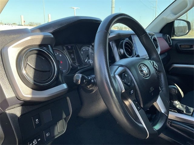 Thumbnail: 2021 Toyota Tacoma - 10