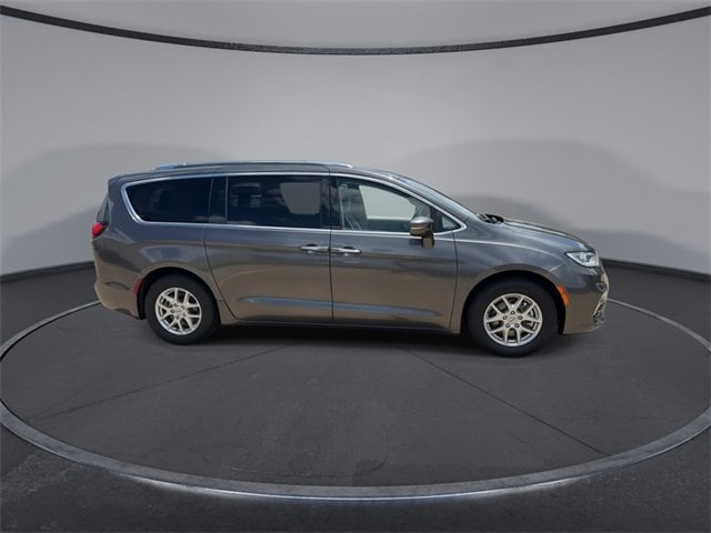 Thumbnail: 2021 Chrysler Pacifica - 9