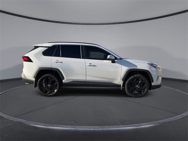 Thumbnail: 2022 Toyota RAV4 - 9