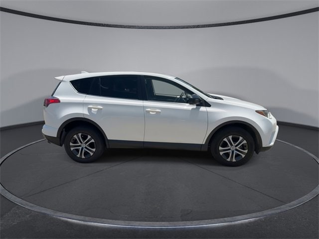 Thumbnail: 2018 Toyota RAV4 - 9