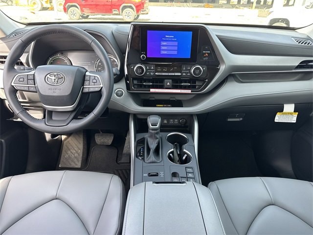 Thumbnail: 2026 Toyota Highlander - 19