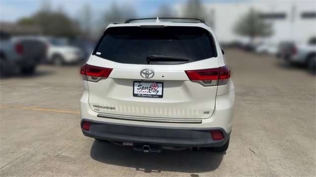 Thumbnail: 2018 Toyota Highlander - 7