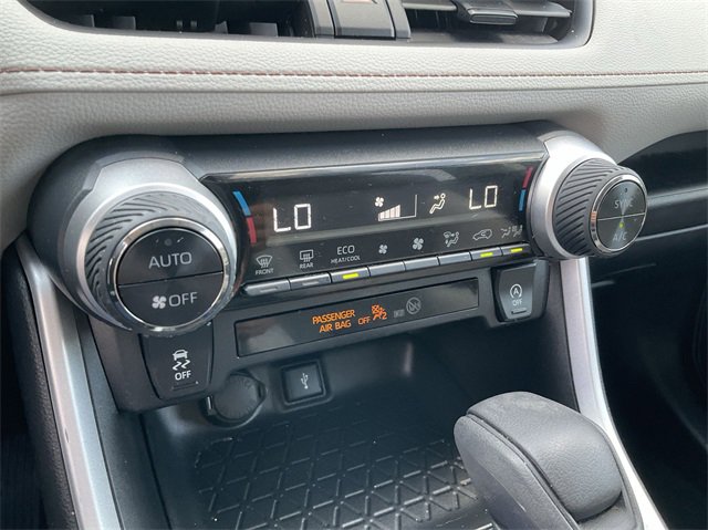 Thumbnail: 2021 Toyota RAV4 - 22