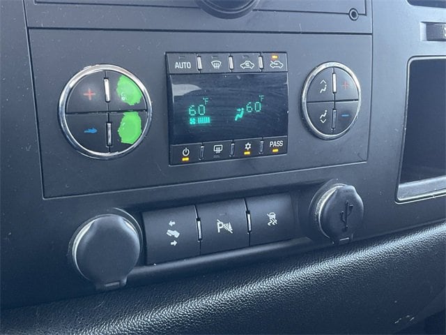 Thumbnail: 2011 Chevrolet Silverado 1500 - 21