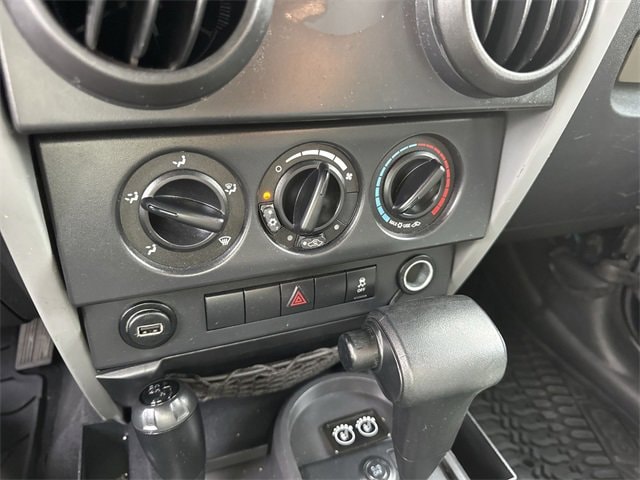 Thumbnail: 2010 Jeep Wrangler - 20
