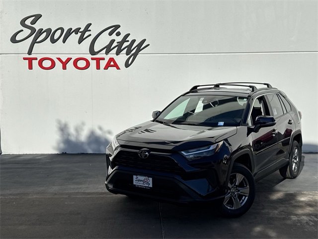 2025 Toyota RAV4 XLE's photo
