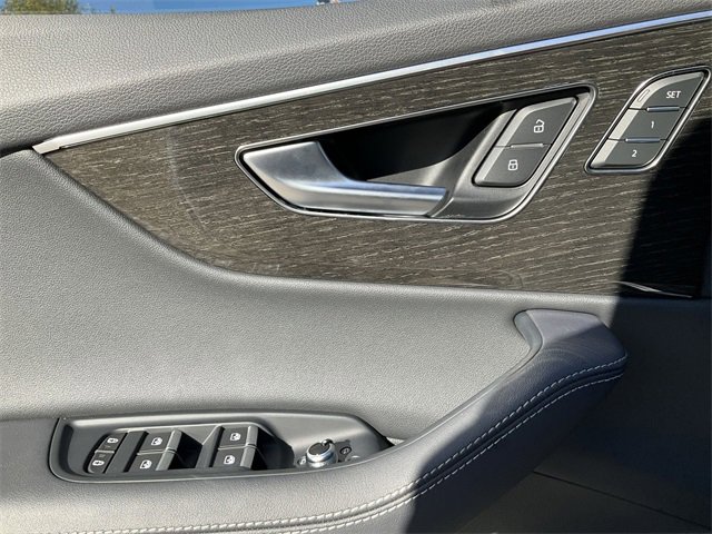 Thumbnail: 2025 Audi Q7 - 13