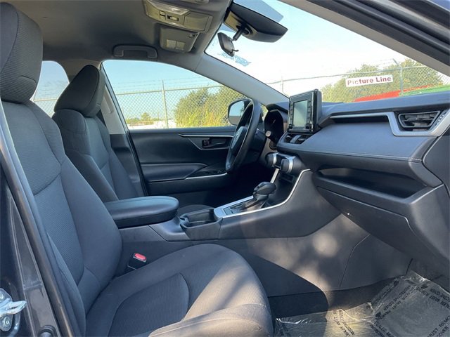 Thumbnail: 2021 Toyota RAV4 - 17