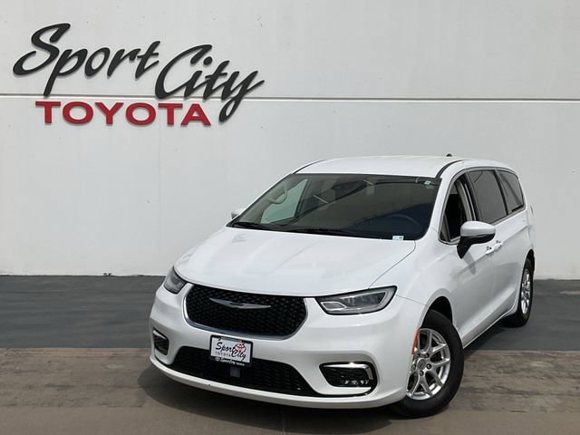 Thumbnail: 2023 Chrysler Pacifica - 1