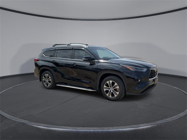 Thumbnail: 2023 Toyota Highlander - 2