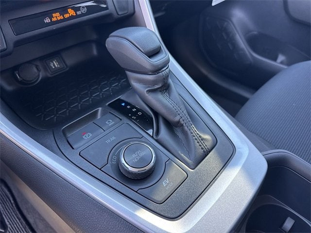 Thumbnail: 2025 Toyota RAV4 - 23