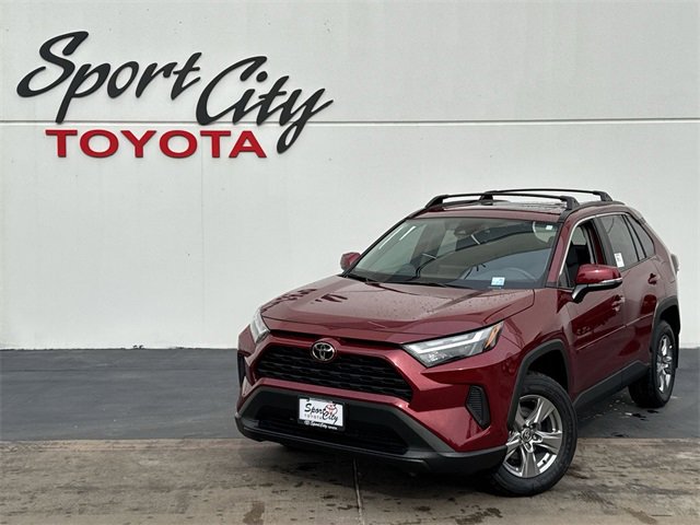 2025 Toyota RAV4 XLE's photo