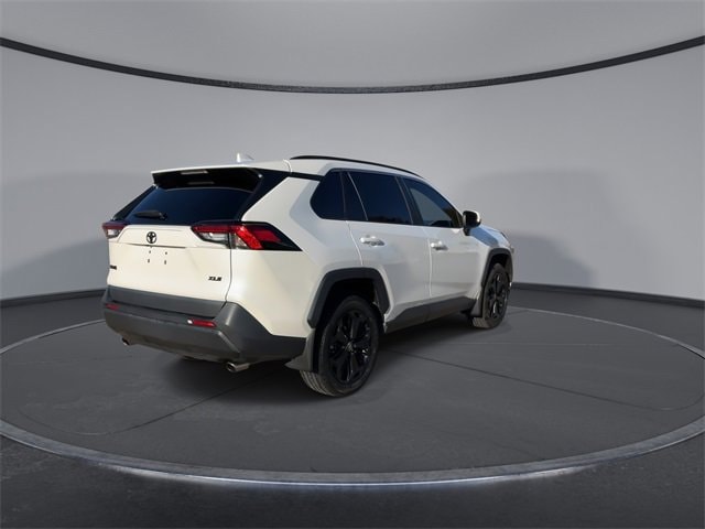 Thumbnail: 2022 Toyota RAV4 - 8