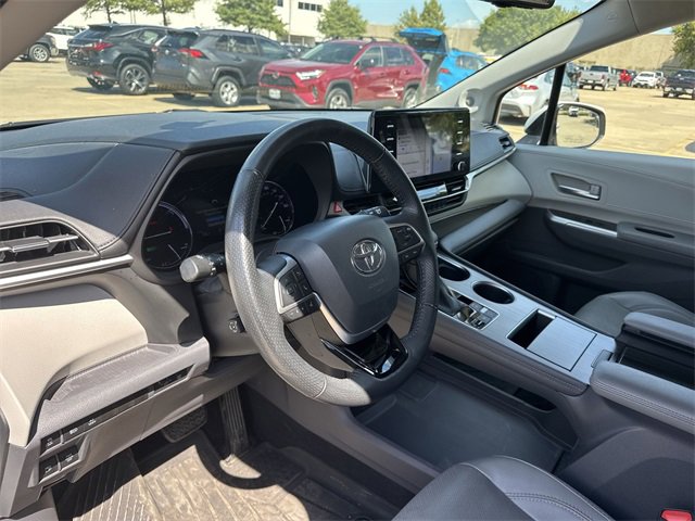 Thumbnail: 2021 Toyota Sienna - 10