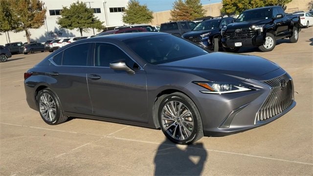 Thumbnail: 2020 Lexus ES - 2