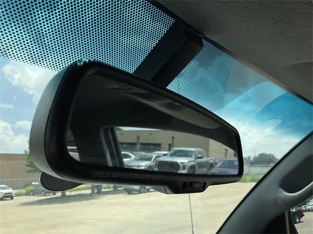 Thumbnail: 2011 Toyota Tacoma - 24