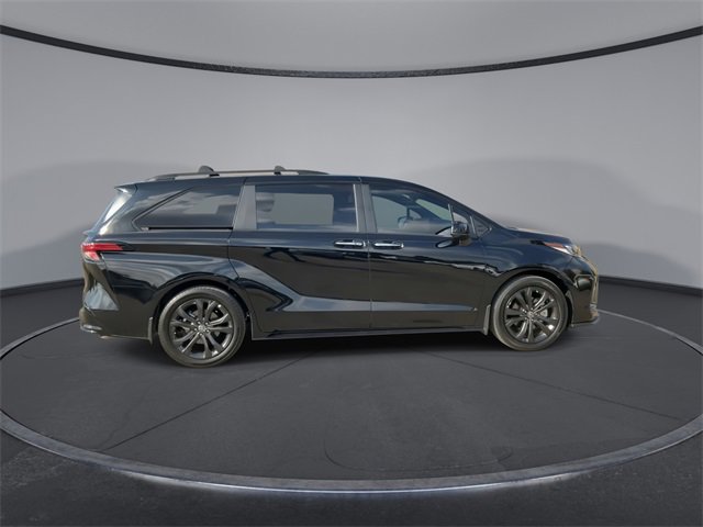 Thumbnail: 2025 Toyota Sienna - 9