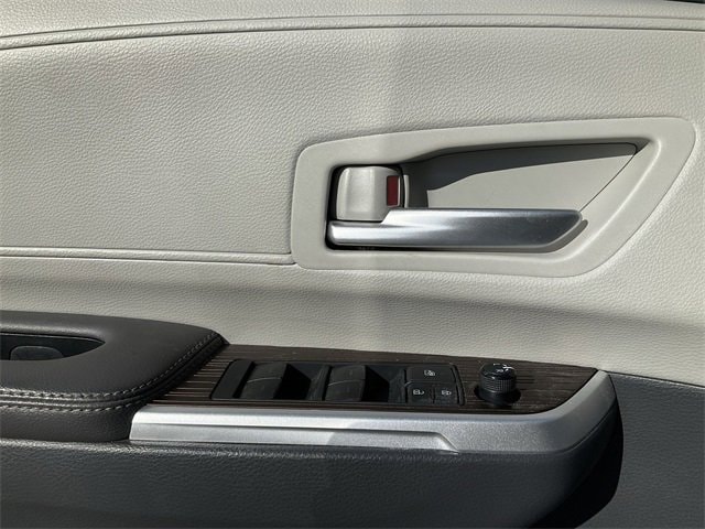 Thumbnail: 2023 Toyota Sienna - 14