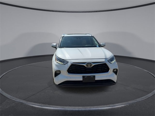 Thumbnail: 2022 Toyota Highlander - 3