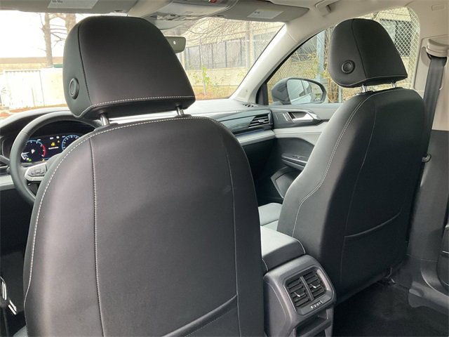 Thumbnail: 2022 Volkswagen Taos - 16