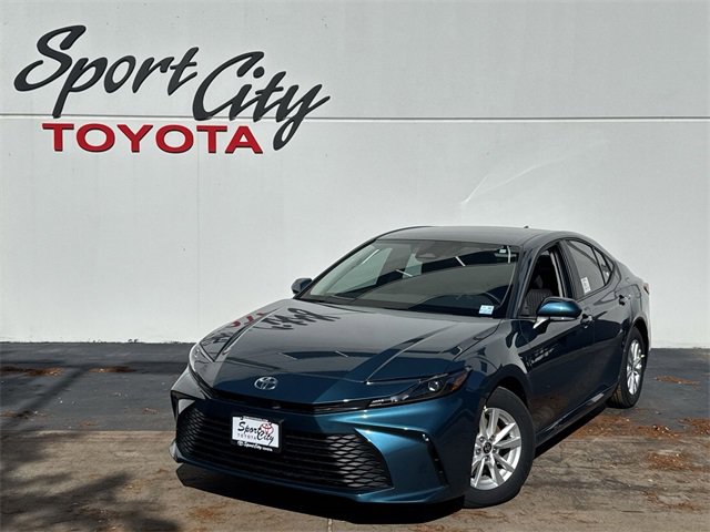 2026 Toyota Camry LE's photo
