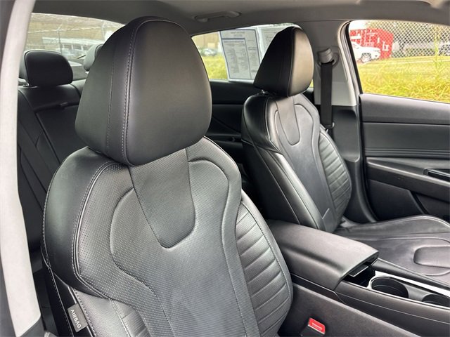 Thumbnail: 2022 Hyundai Elantra - 17