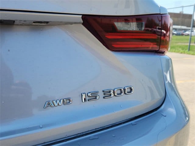 Thumbnail: 2016 Lexus IS - 11