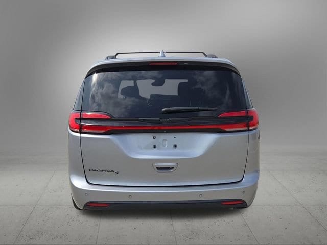 Thumbnail: 2021 Chrysler Pacifica - 4