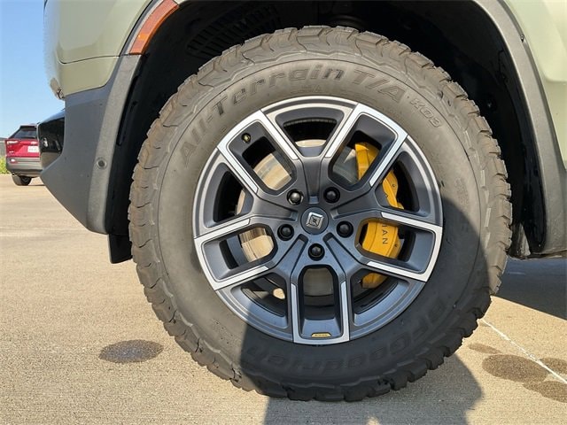 Thumbnail: 2022 Rivian R1T - 11