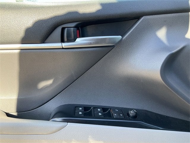 Thumbnail: 2020 Toyota Camry - 14