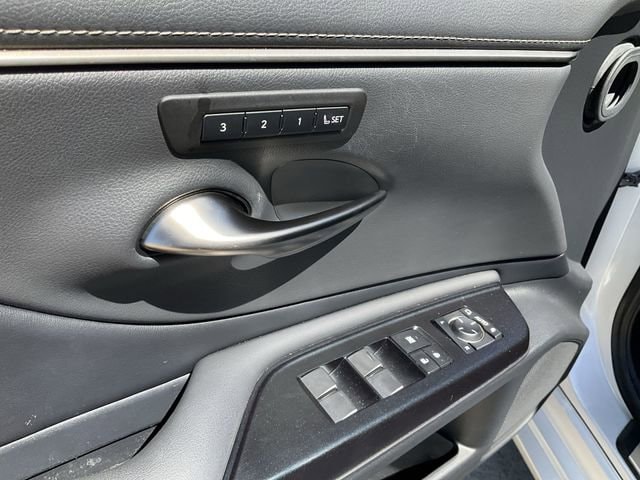 Thumbnail: 2020 Lexus ES - 13