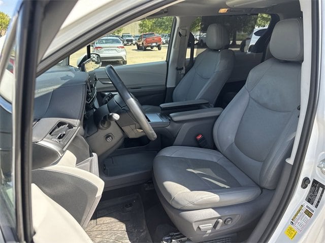 Thumbnail: 2021 Toyota Sienna - 12