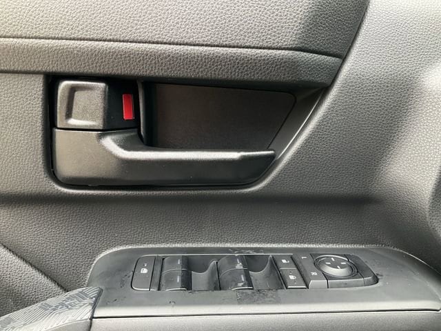 2025 Toyota Tacoma SR5 - Photo 14
