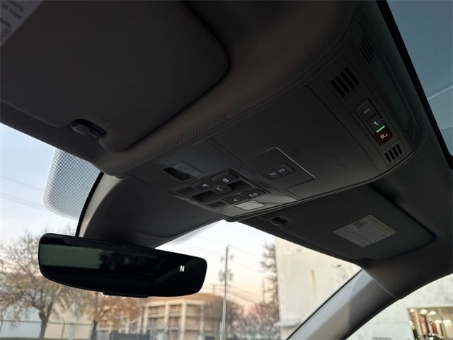 Thumbnail: 2021 Volkswagen Tiguan - 25