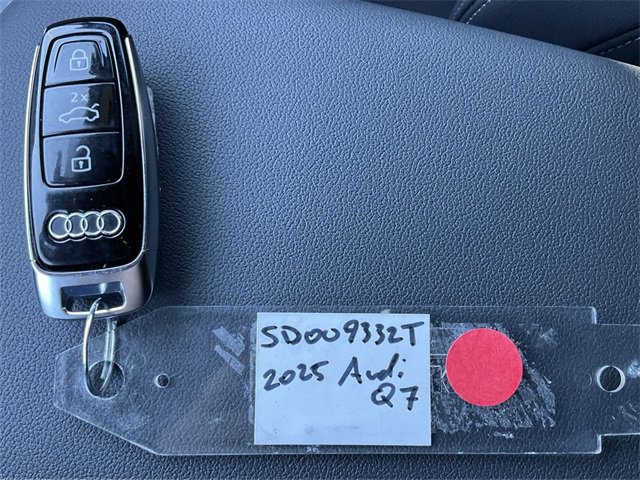 Thumbnail: 2025 Audi Q7 - 26