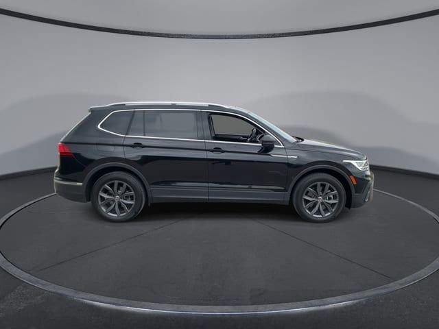 Thumbnail: 2022 Volkswagen Tiguan - 9