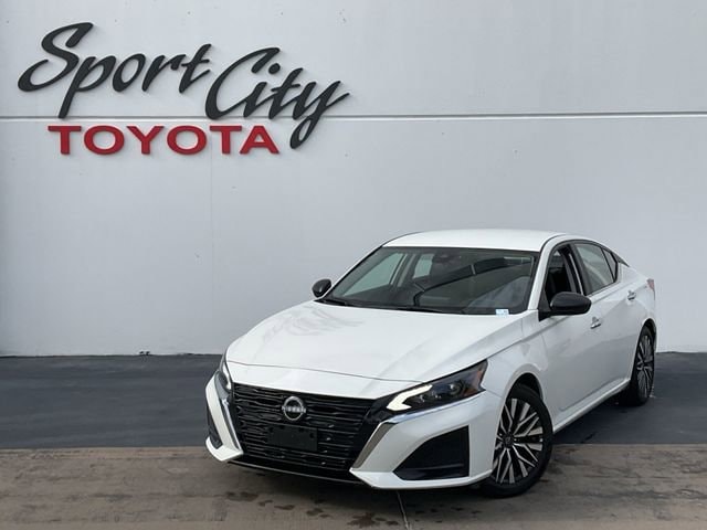 Thumbnail: 2025 Nissan Altima - 1