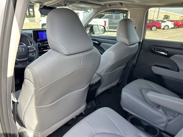 Thumbnail: 2026 Toyota Highlander - 15