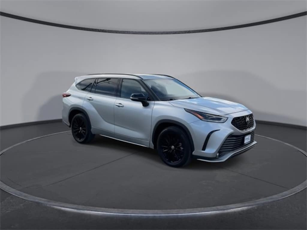 Used 2024 Toyota Highlander LE SUV