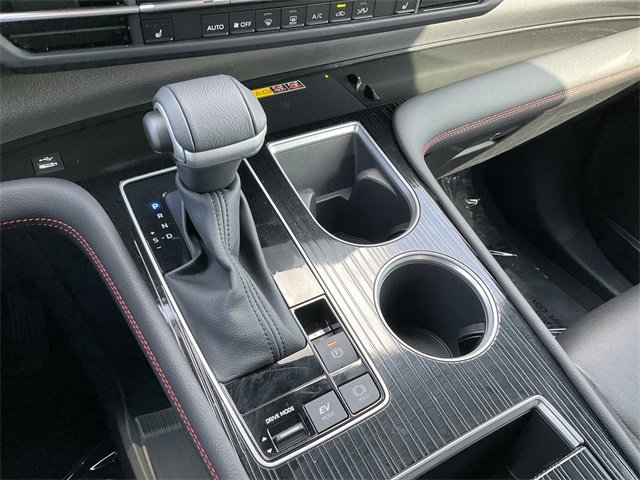 Thumbnail: 2025 Toyota Sienna - 25